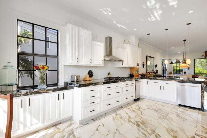 Building Photo - 301 del Sol Cir