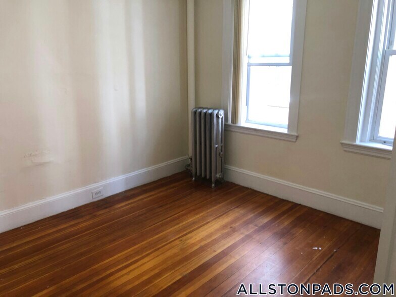 Building Photo - 15 Barrows St