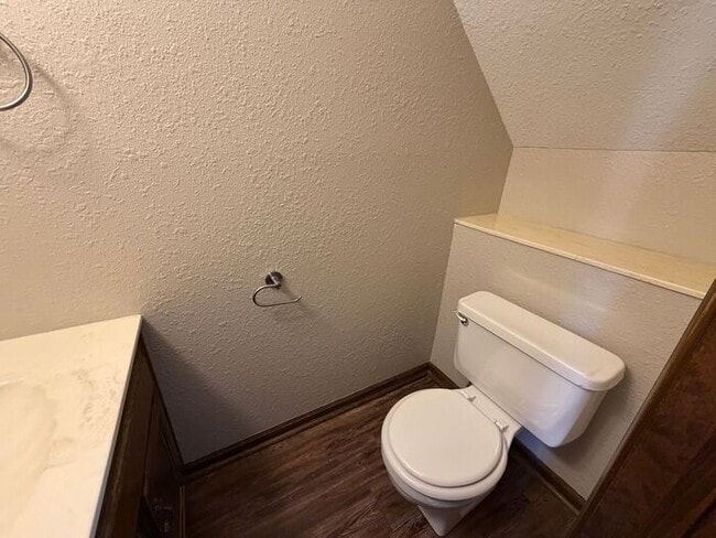 Building Photo - Townhome with a Bedroom Balcony Overlooking Lake Tapawingo
