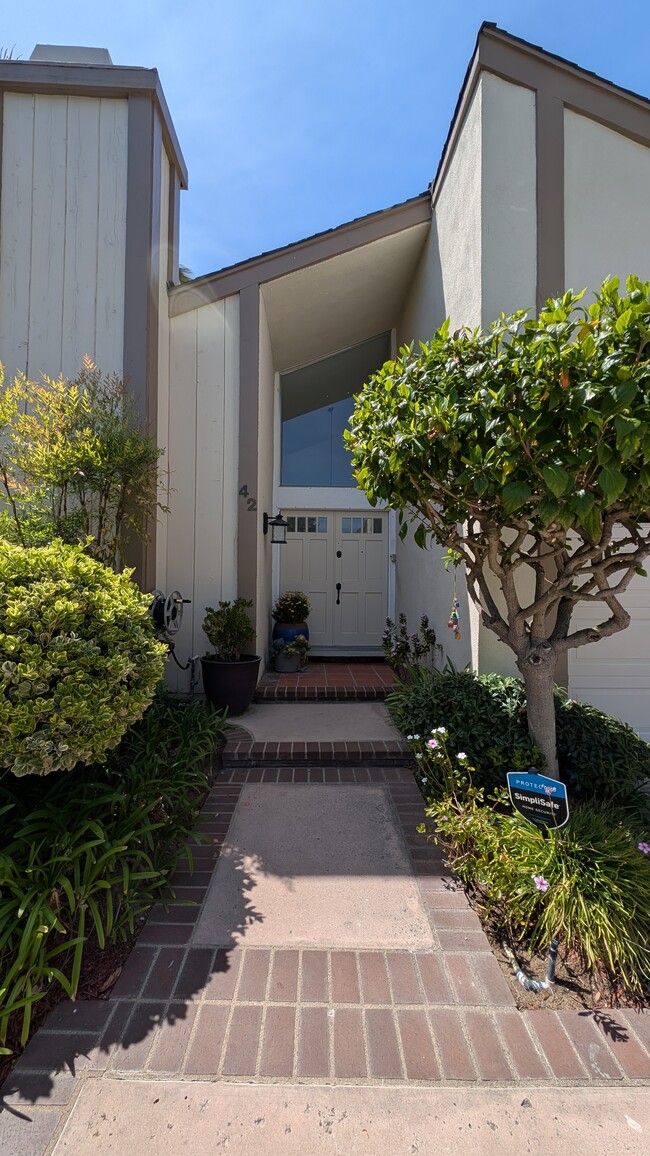 Building Photo - 42 Almond Tree Ln