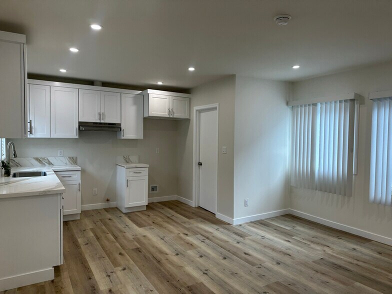 Building Photo - 2616 1/4 S Halldale Ave