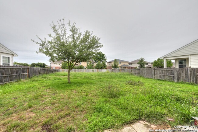 Building Photo - 3 Bedroom/2.5 Bathroom Home Located in Bentwood Ranch