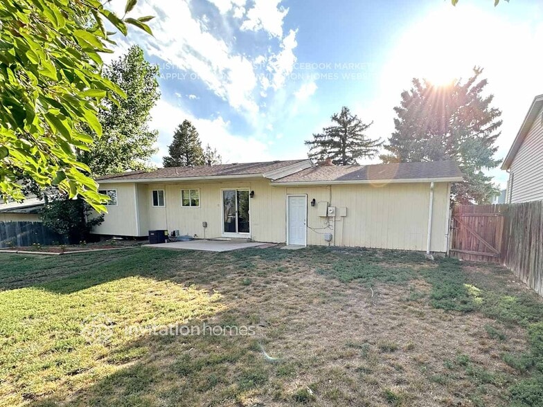 Building Photo - 9954 Columbine St