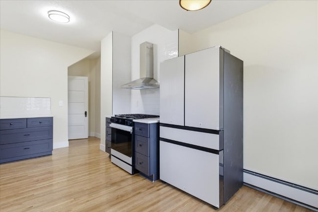 Building Photo - 712 Cedar Lake Rd S