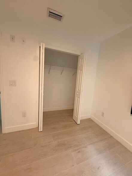 Building Photo - 4724 W Tambay Ave