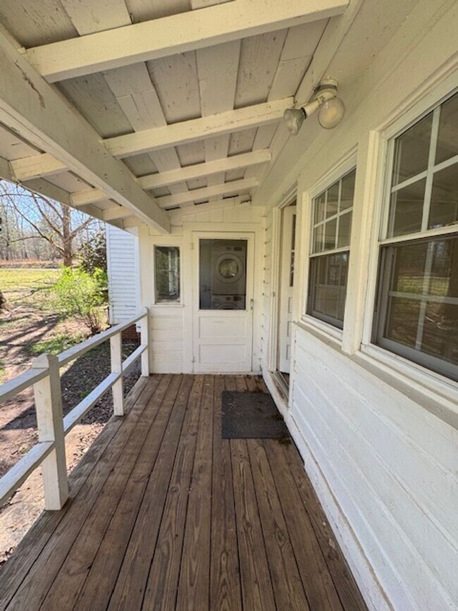 Building Photo - Farmhouse on 5 acres in Northern Greenville County with room for 2 horses and small farm animals!
