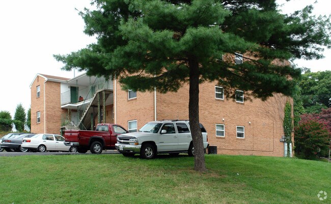Primary Photo - Greenbrier North Apartments