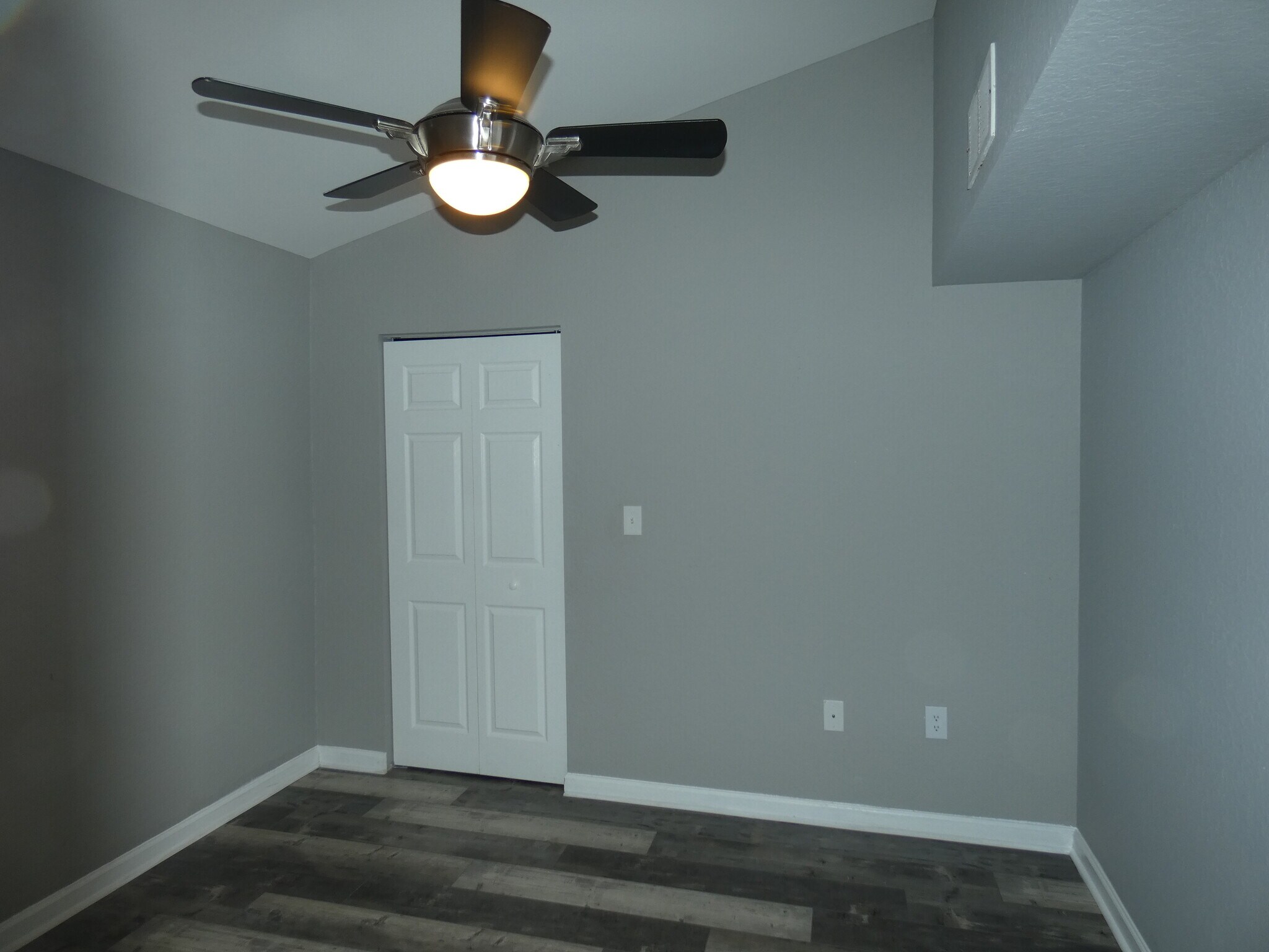 Building Photo - 2850 N Oakland Forest Dr