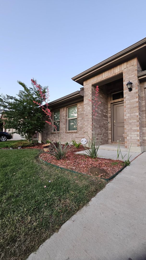 Building Photo - 9208 Castorian Dr