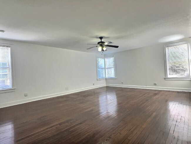 Building Photo - Spacious 3-Bedroom San Antonio Gem with Most Utilities Included & Partially Furnished – Your Perf...