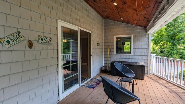 Building Photo - 52 Crestview Dr