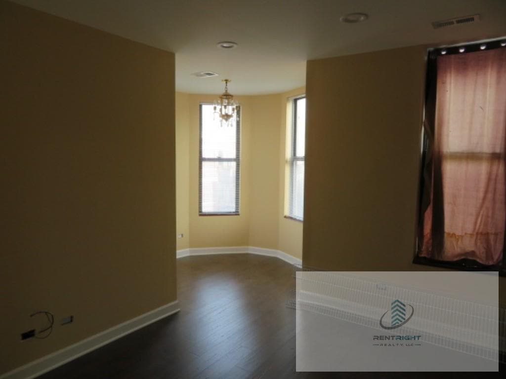 Building Photo - 1458 N Bosworth Ave