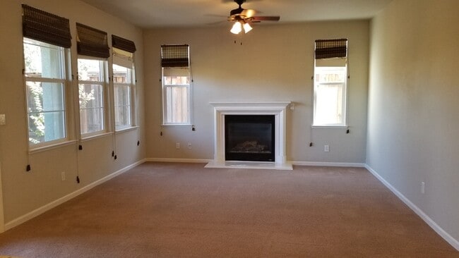 Building Photo - 953 Campfire Cir