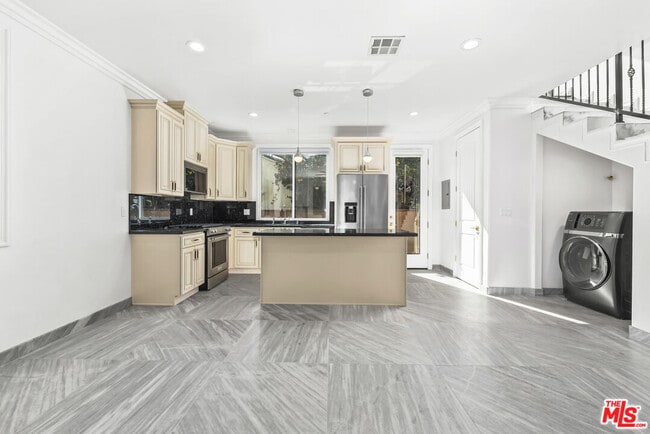 Building Photo - 2017 S Centinela Ave