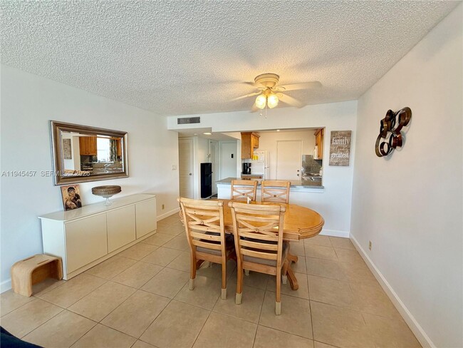 Building Photo - 2324 S Cypress Bend Dr