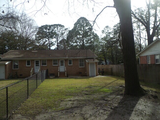 Building Photo - 2518 Etiwan Ave