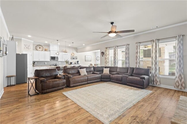 Building Photo - 2121 Charmond Dr