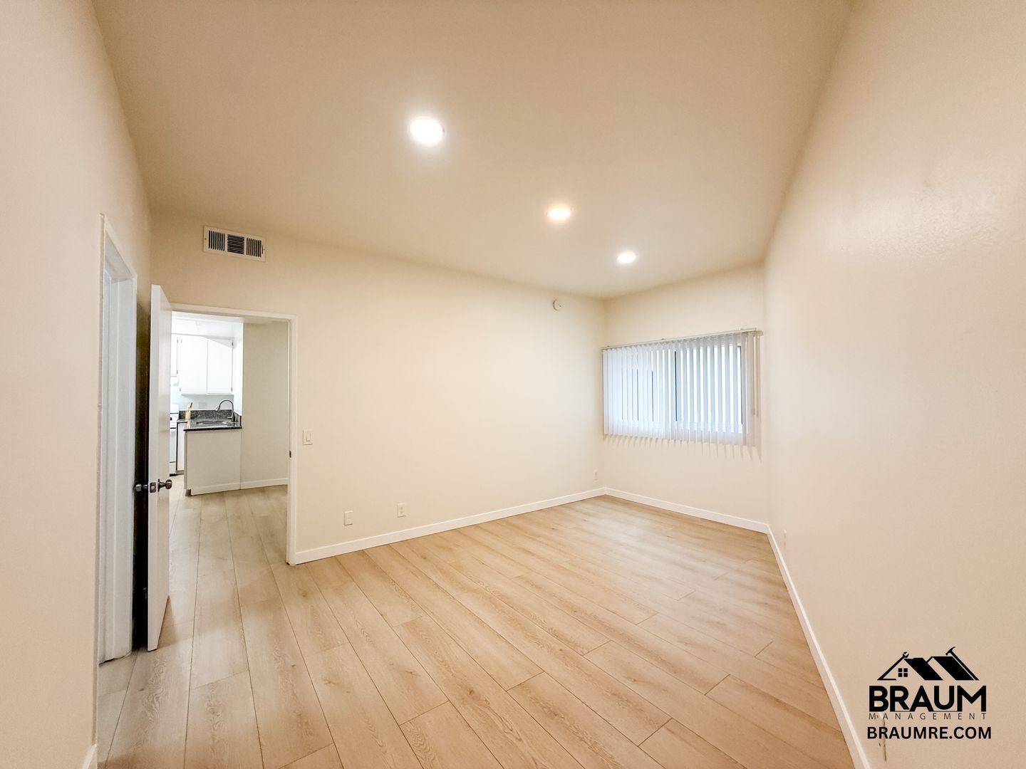 Building Photo - 11459 Collins St