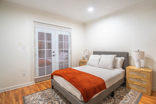 Building Photo - 6203 Thorn St