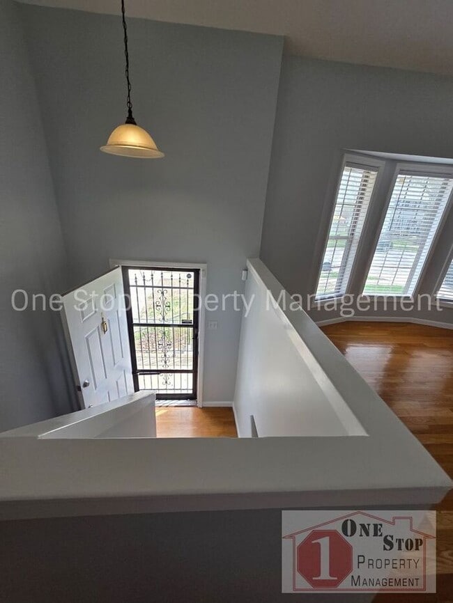 Building Photo - 3 bedroom 2.5 bathroom home in Parkville, MO!