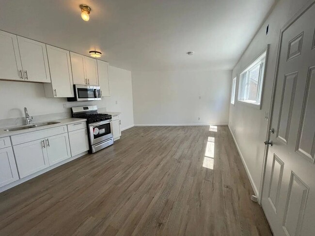 Building Photo - Ontario's