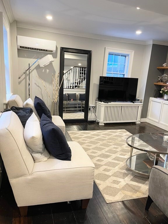 Building Photo - 36 Joy St