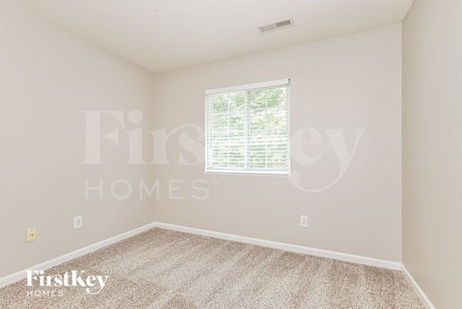 Building Photo - 304 Walnut Crossing Dr