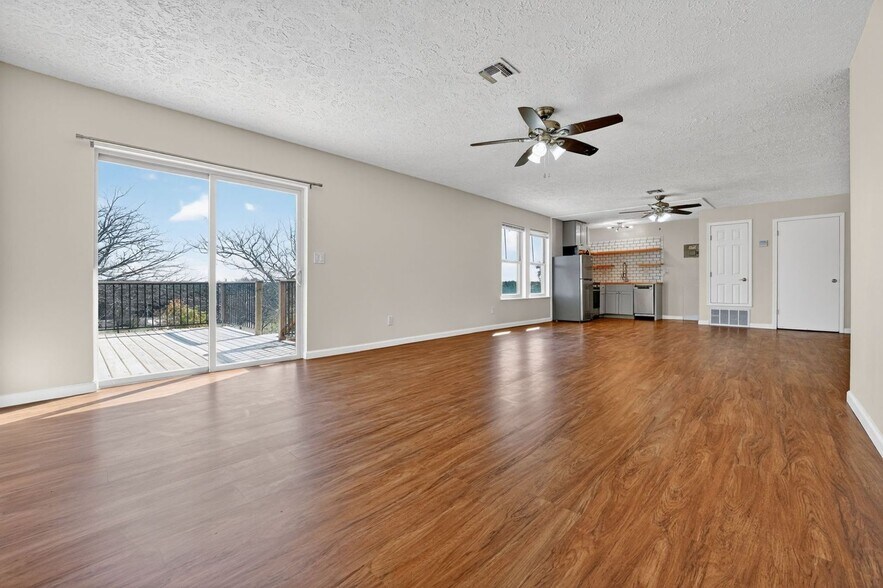 Building Photo - 16200 Round Mountain Rd