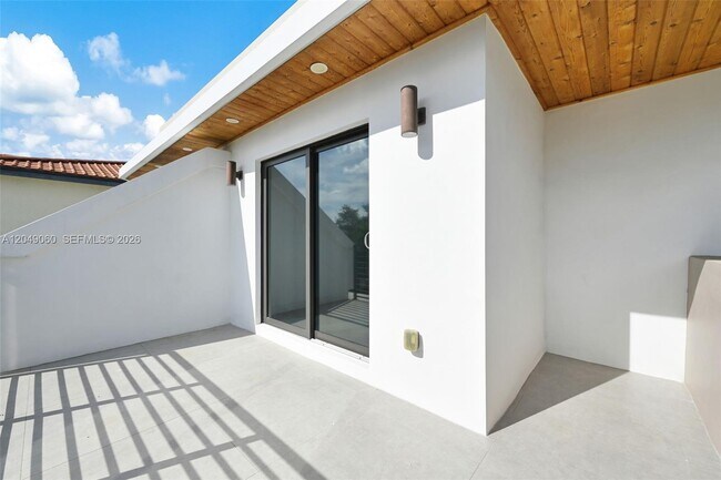 Building Photo - 8871 SW 28th St
