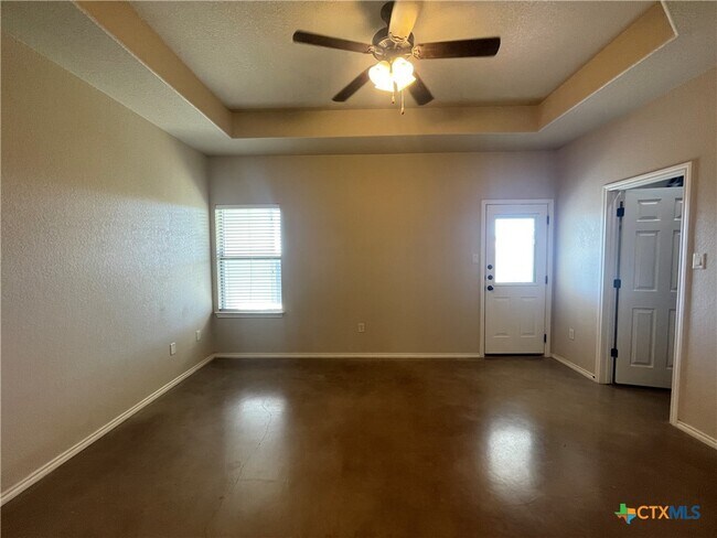 Building Photo - 758 Saengerhalle Rd