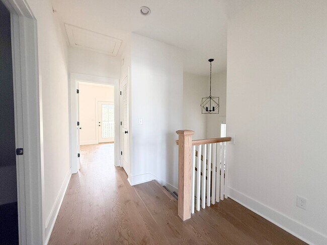 Building Photo - 4-Bedroom HOA Home with Pool Access Near Downtown Cookeville