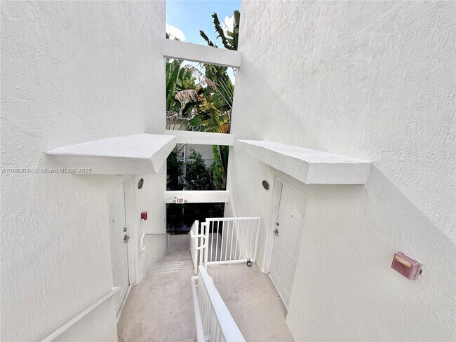 Building Photo - 630 85th St