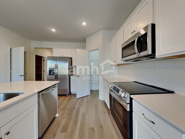Building Photo - 6034 Rosemore Ln