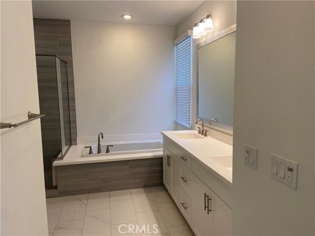 Building Photo - 122 Crescent Moon