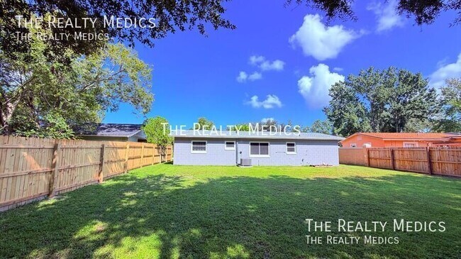 Building Photo - 5130 Lescot Ln