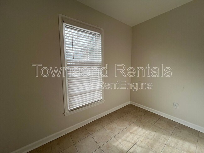 Building Photo - 5449 Thompson Cir