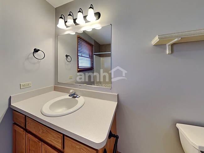 Building Photo - 1509 Bassett Dr