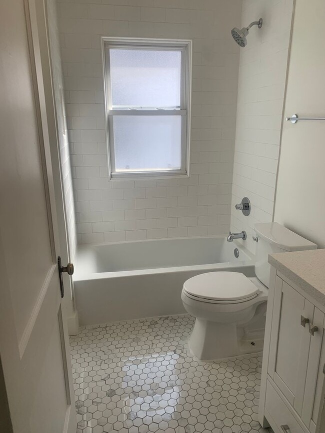 Building Photo - GREAT LOCATION!  Charming Crescent Hill Home