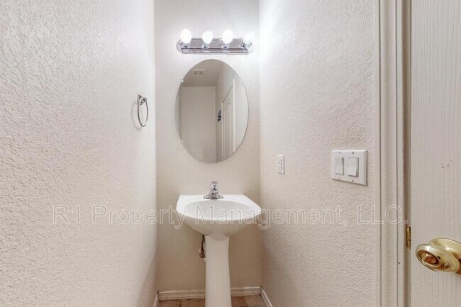 Building Photo - 6512 Los Pueblos Pl NW