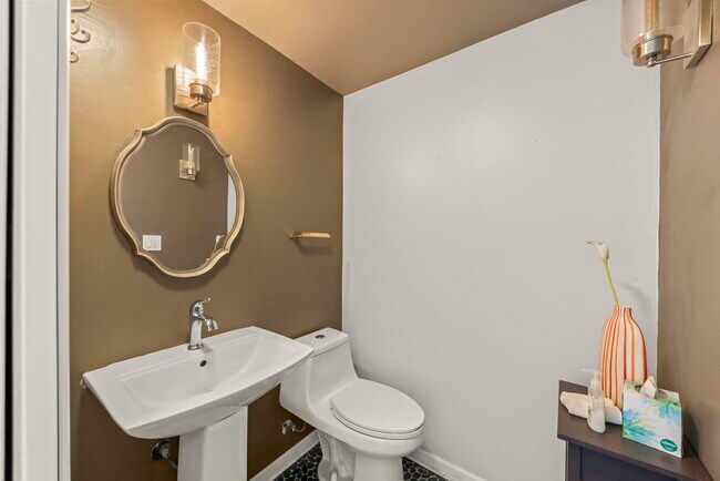 Building Photo - 354 Indian Dr