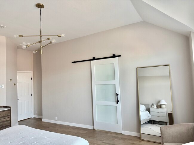 Building Photo - 2414 Thorntree Dr
