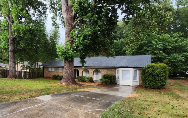 Primary Photo - Classic Ranch-Style Living – 4 Bed, 2 Bath Gem!