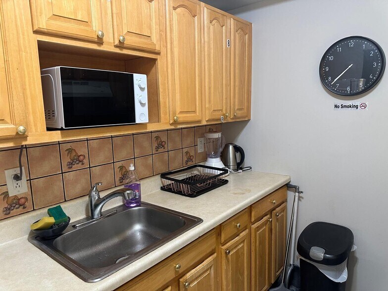 Building Photo - 305 E Mt Eden Ave