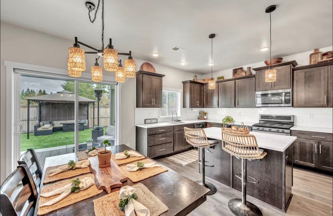 Building Photo - 16496 Pine Creek Dr