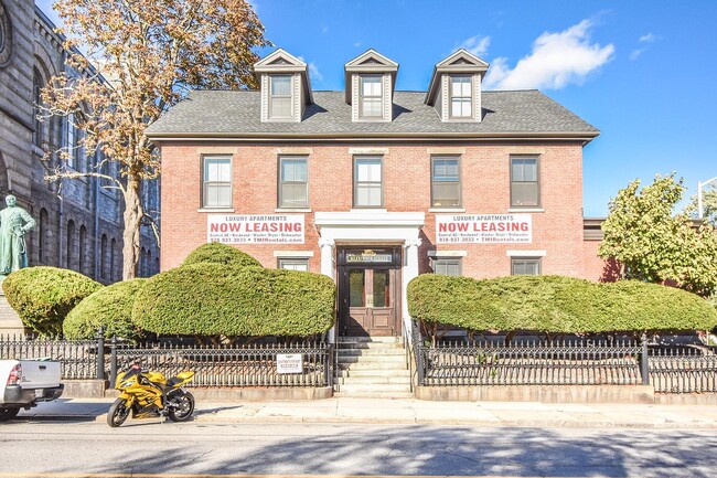 Primary Photo - 725 Merrimack