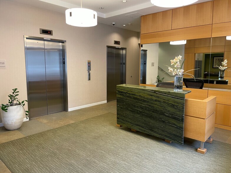 Building Photo - 16 Miner St