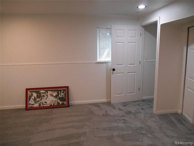 Building Photo - 1440 W Elmwood Ave