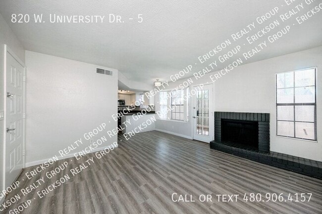 Building Photo - 820 W University Dr