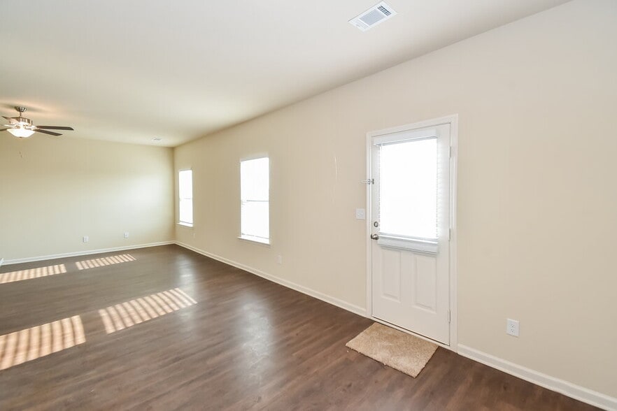 Building Photo - 3531 Falconwood Dr