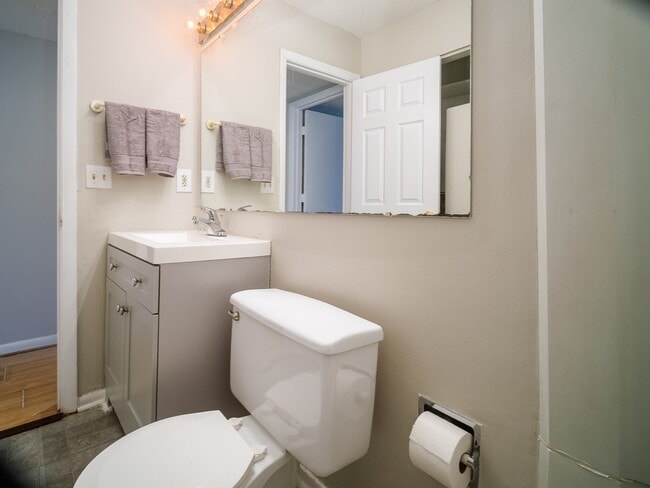 Building Photo - 2609 Eastway Dr